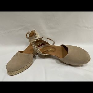 Size 9.5 Paseart taupe wedge sandals